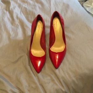 BCBGeneration red pumps